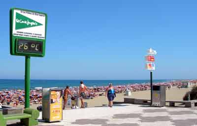 Playa del Ingles beach, Gran Canaria. Sign showing temperature as 260C