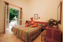 Green Oasis Apartments bedroom photograph