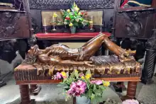 /San-Juan-Bautista-Church-Recumbent Christ and Altar